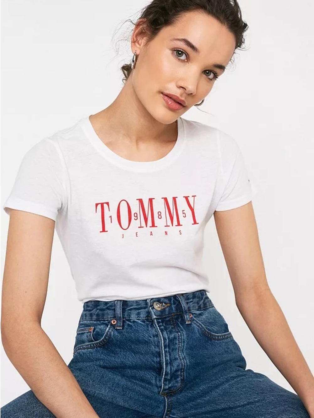 Tommy Jeans 1985 Logo Graphic Slim Fit Short Sleeve Tee | White | XS